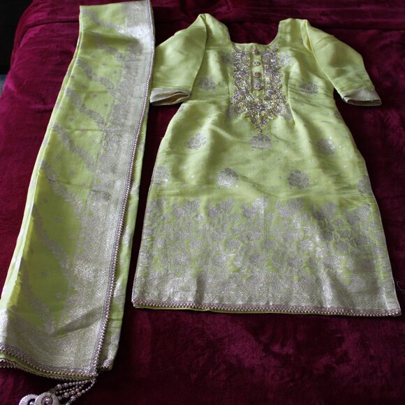 Yellow Palazzo - Picture 5 of 5